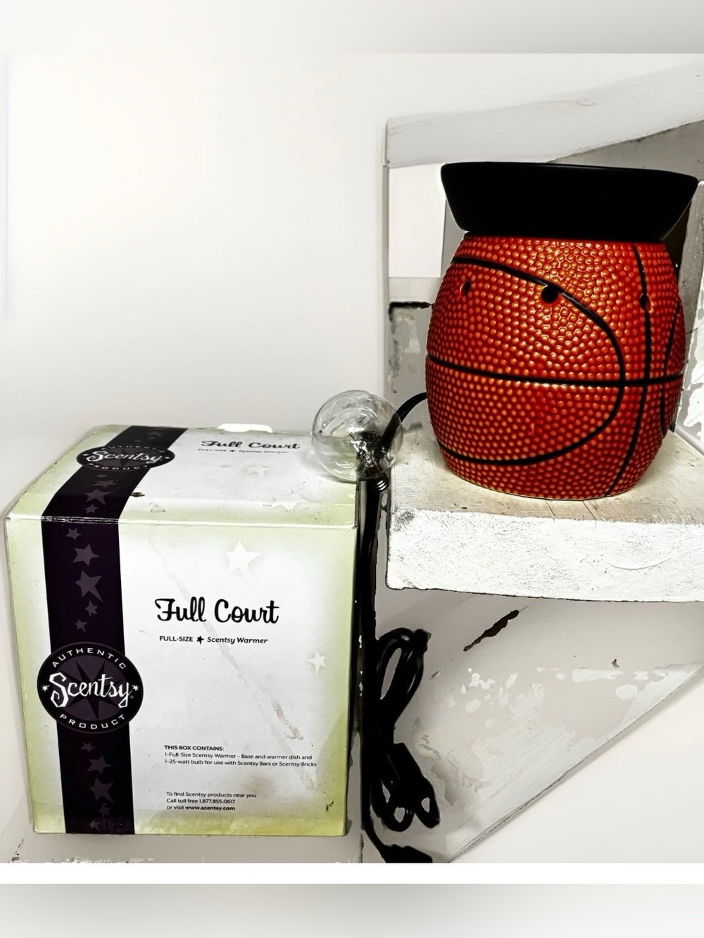 NIB Scentsy Full Court Full Size Scentsy Warmer Basketball With Bulb & Scent Bar